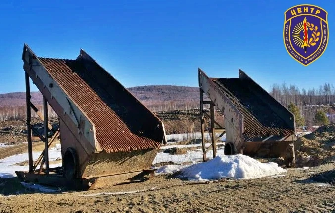 Нелегальная добыча золота в Приамурье: участок заблокировали насыпями